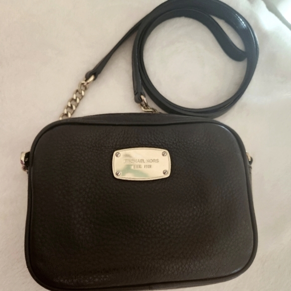 MICHAEL KORS Genuine Leather Crossbody Bag Black Gold VGUC - Picture 2 of 16